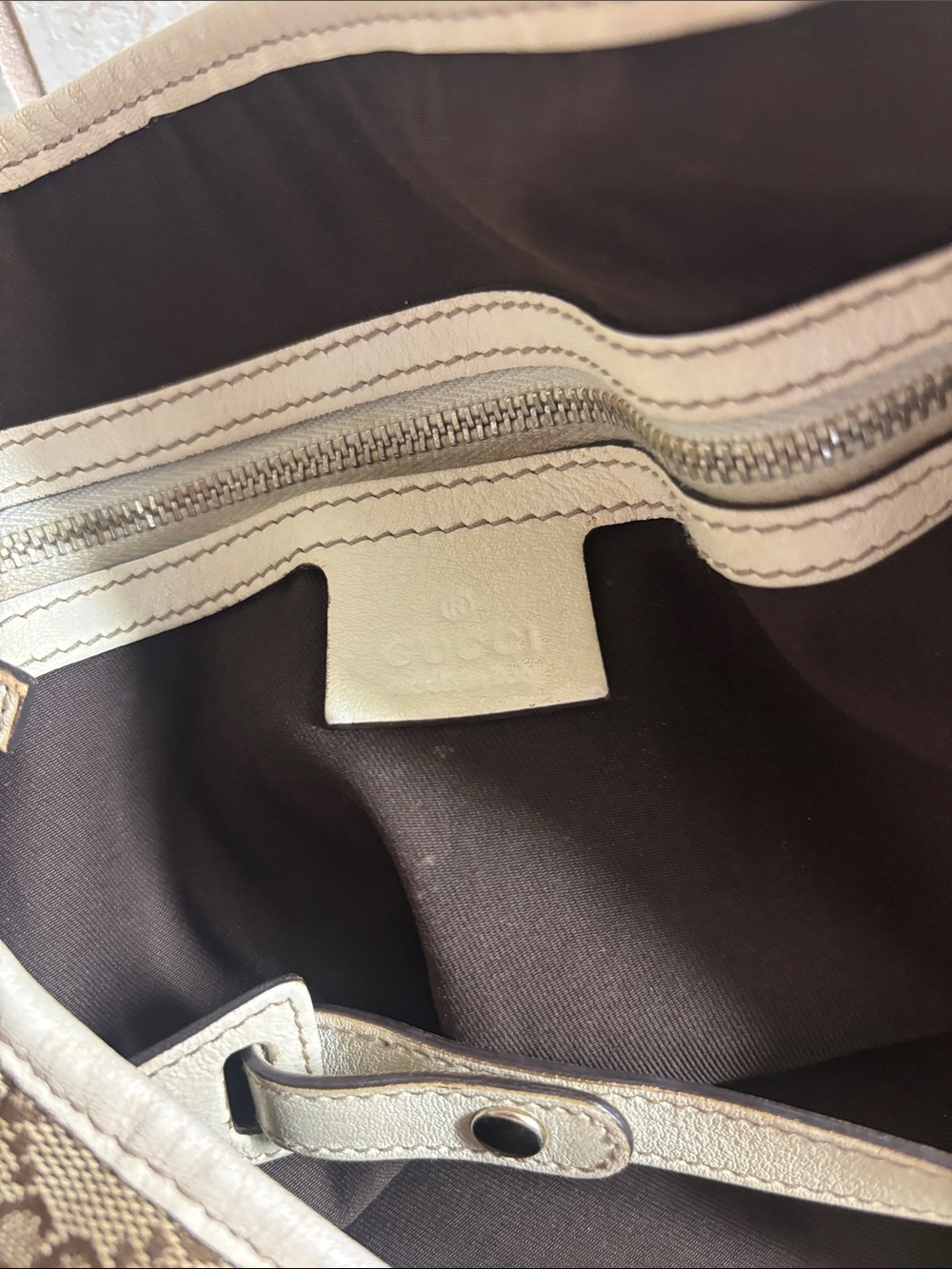 Vintage Gucci Beige Monogram Shoulder Bag with Cream Braided Handles. - Picture 13 of 13